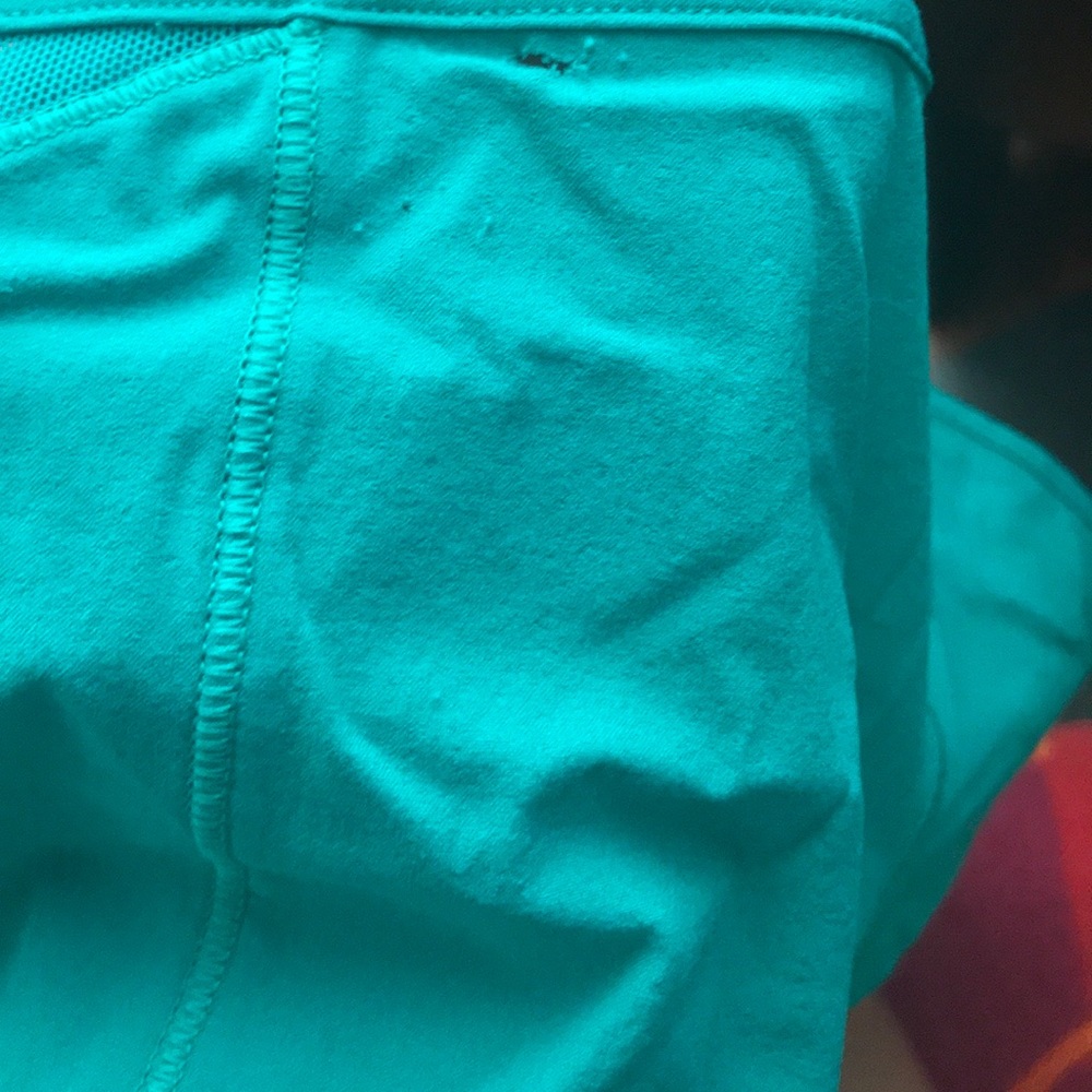 SCAMMER ALERT Lululemon Hotty Hot Shorts ALERT 🚨 - Picture 3 of 4